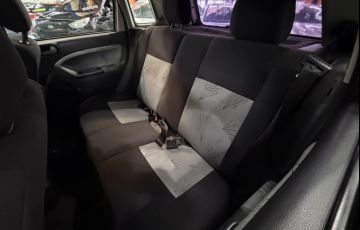 Ford Fiesta 1.6 MPi Hatch 8v - Foto #8