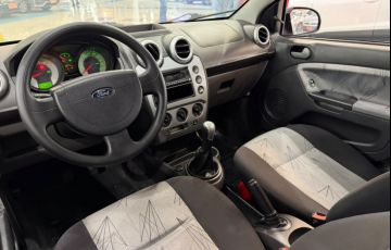 Ford Fiesta 1.6 MPi Hatch 8v - Foto #9