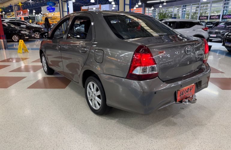 Toyota Etios 1.5 X Plus Sedan 16v - Foto #4