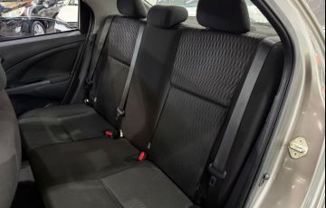 Toyota Etios 1.5 X Plus Sedan 16v - Foto #10