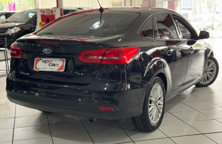 Ford Focus 2.0 SE Fastback 16v - Foto #6