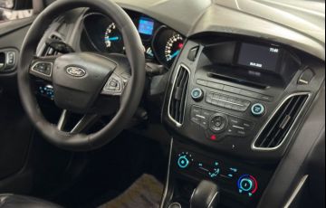 Ford Focus 2.0 SE Fastback 16v - Foto #9