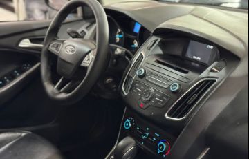 Ford Focus 2.0 SE Fastback 16v - Foto #10