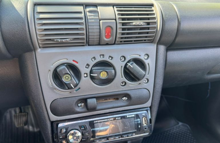 Chevrolet Corsa Sedan Classic Super 1.6 - Foto #9
