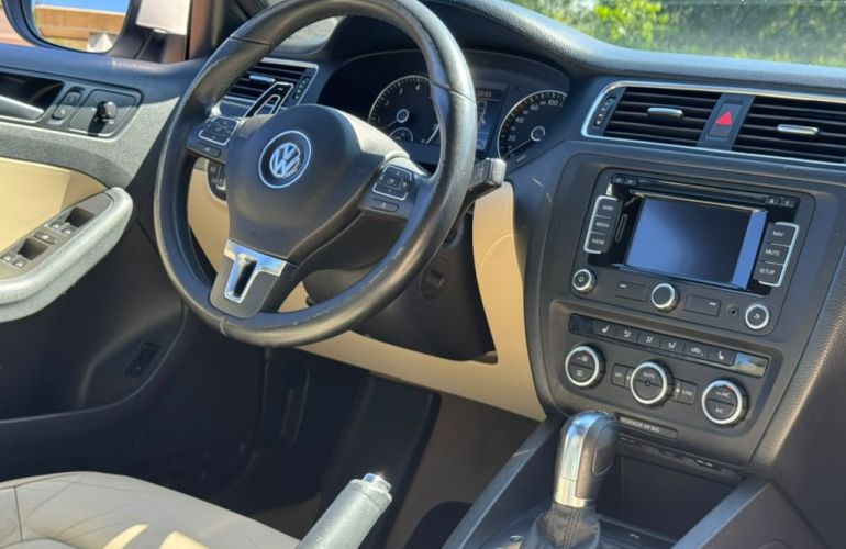 Volkswagen Jetta 2.0 TSI Highline DSG - Foto #8