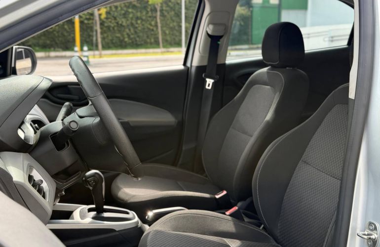 Chevrolet Onix 1.4 MPFi LT 8v - Foto #8