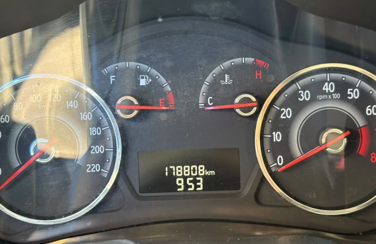 Fiat Grand Siena 1.0 Evo Attractive - Foto #9