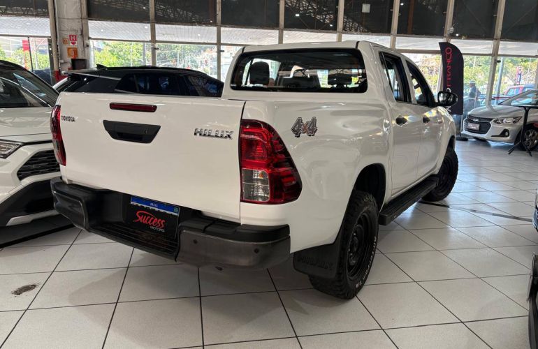Toyota Hilux 2.8 D-4d Turbo CD Power Pack 4x4 - Foto #2