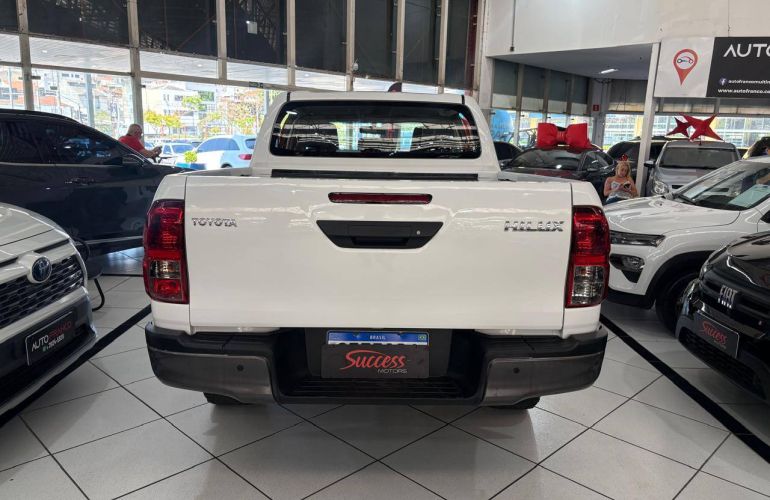 Toyota Hilux 2.8 D-4d Turbo CD Power Pack 4x4 - Foto #5