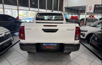 Toyota Hilux 2.8 D-4d Turbo CD Power Pack 4x4 - Foto #5