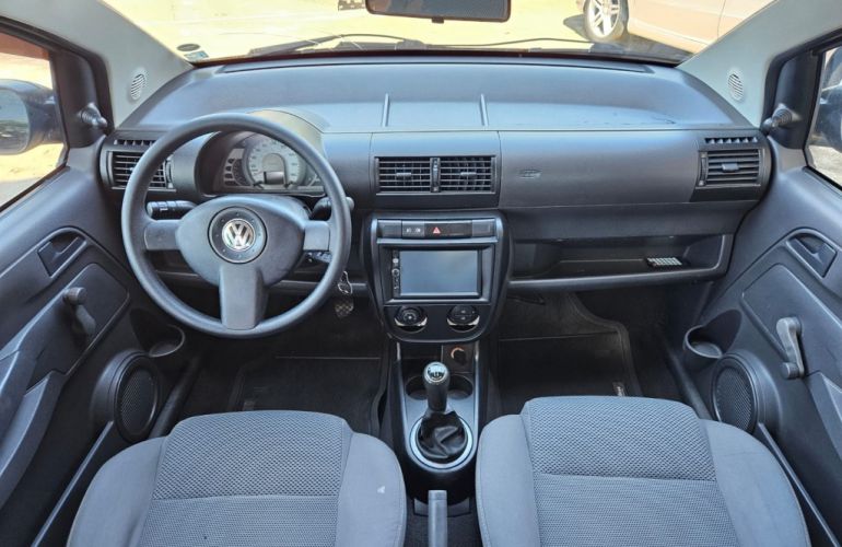 Volkswagen Fox 1.0 8V (Flex) - Foto #2
