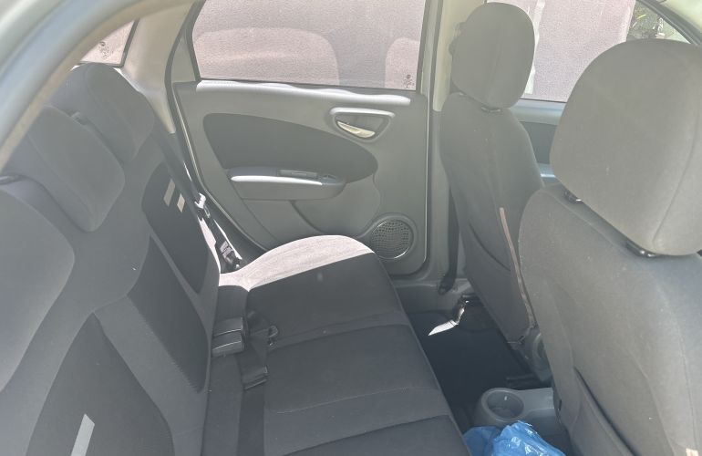Fiat Grand Siena Essence 1.6 16V (Flex) - Foto #3