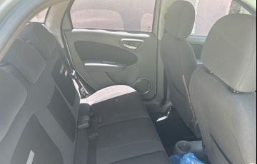 Fiat Grand Siena Essence 1.6 16V (Flex) - Foto #3