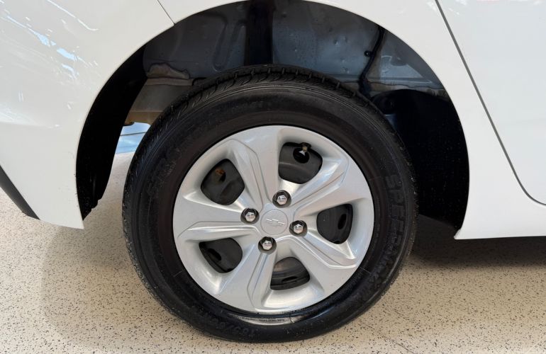 Chevrolet Onix 1.0 - Foto #3