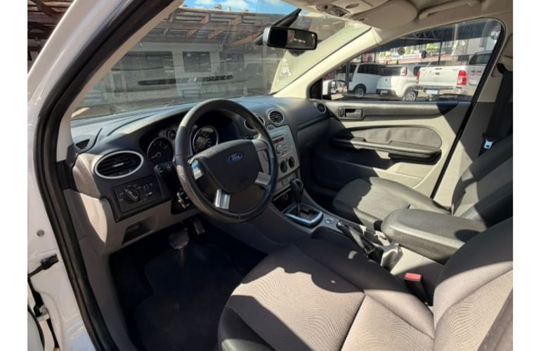 Ford Focus Hatch Ghia 2.0 16V (Flex) (Aut) - Foto #5