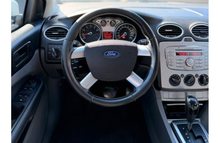 Ford Focus Hatch Ghia 2.0 16V (Flex) (Aut) - Foto #8