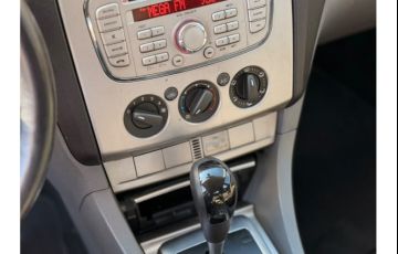 Ford Focus Hatch Ghia 2.0 16V (Flex) (Aut) - Foto #9