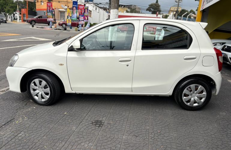 Toyota Etios 1.3 X 16v - Foto #4