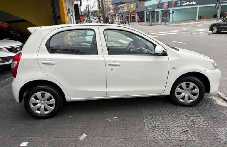 Toyota Etios 1.3 X 16v - Foto #5