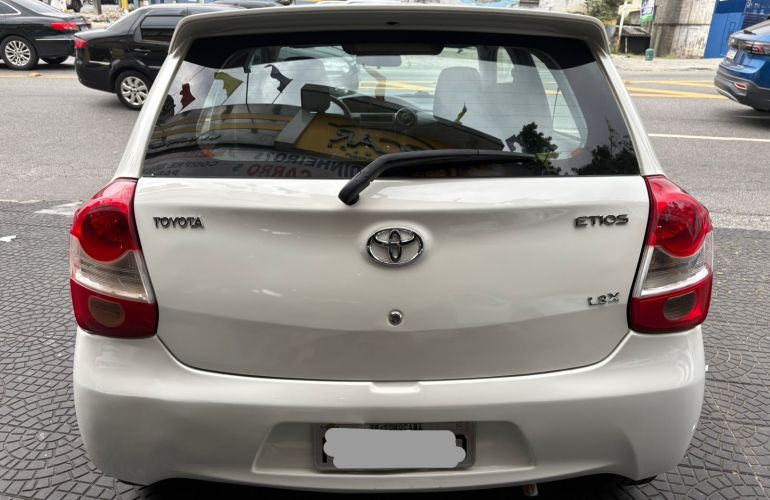 Toyota Etios 1.3 X 16v - Foto #6