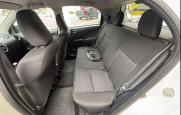 Toyota Etios 1.3 X 16v - Foto #8
