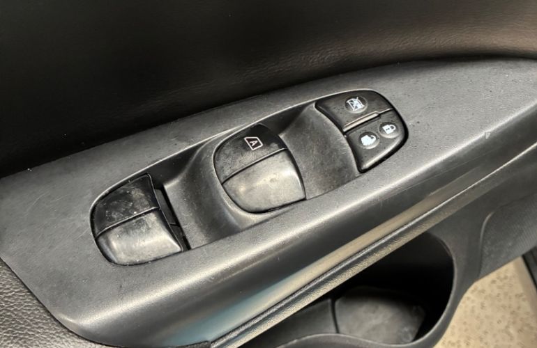 Nissan Sentra 2.0 SV 16v - Foto #8