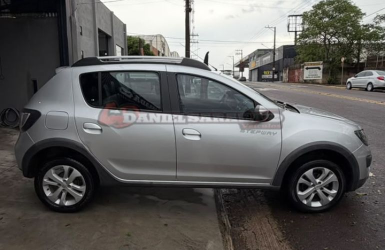 Renault Sandero 1.6 Stepway 8v - Foto #4