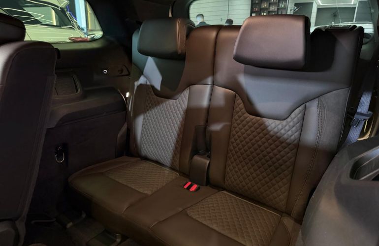 Jeep Commander 1.3 T270 Turbo Overland - Foto #8