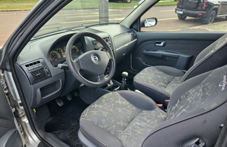 Fiat Strada Adventure 1.8 8V (Cabine Estendida) - Foto #3