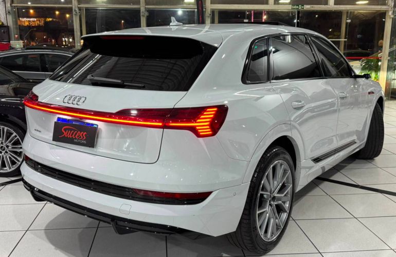 Audi E-tron Sportback S Quattro - Foto #2