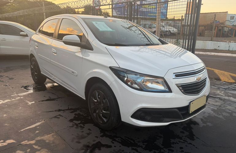 Chevrolet Onix 1.4 MPFi LT 8v - Foto #2