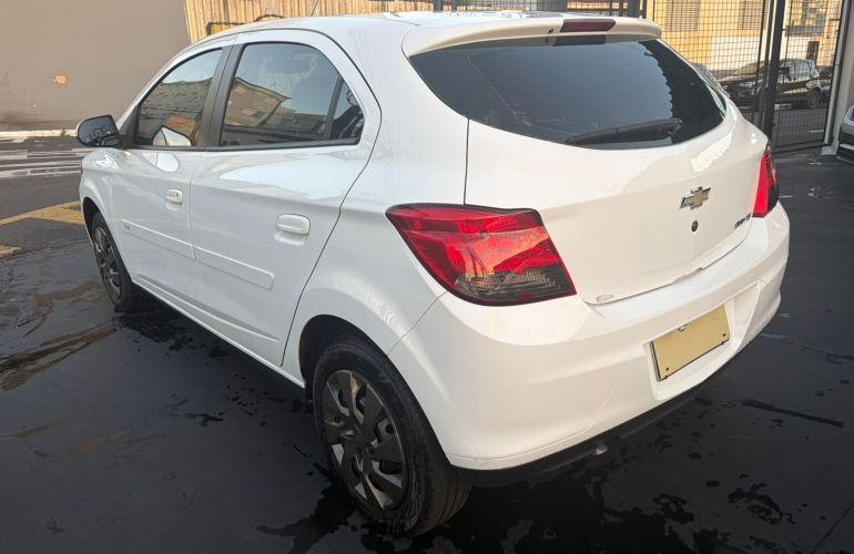 Chevrolet Onix 1.4 MPFi LT 8v - Foto #4