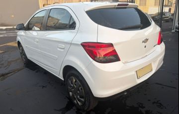 Chevrolet Onix 1.4 MPFi LT 8v - Foto #4