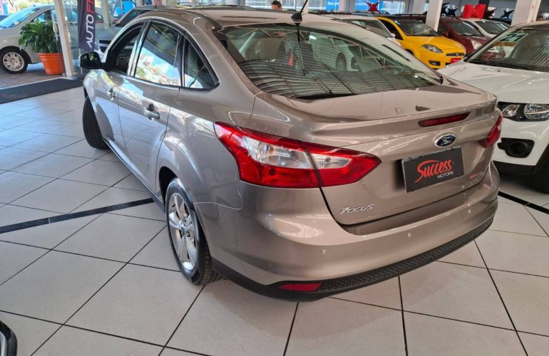 Ford Focus 2.0 S Sedan 16V Auto - Foto #4