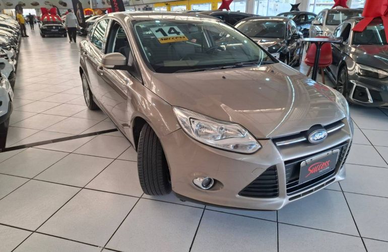 Ford Focus 2.0 S Sedan 16V Auto - Foto #5