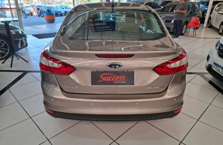Ford Focus 2.0 S Sedan 16V Auto - Foto #6