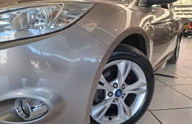Ford Focus 2.0 S Sedan 16V Auto - Foto #8