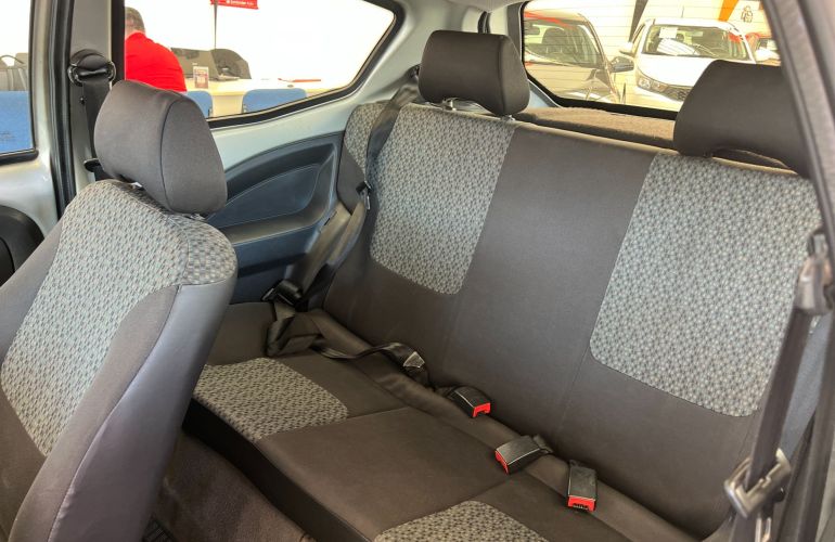 Ford Ka 1.0 MPi 8v - Foto #8