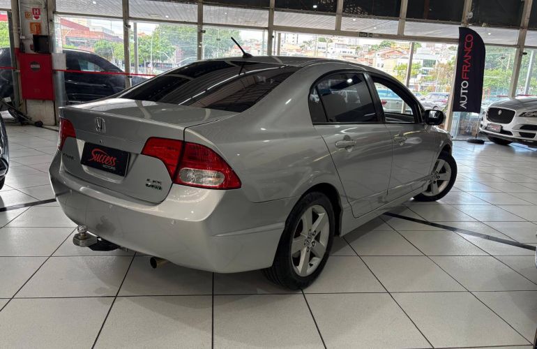 Honda Civic 1.8 LXS 16v - Foto #2