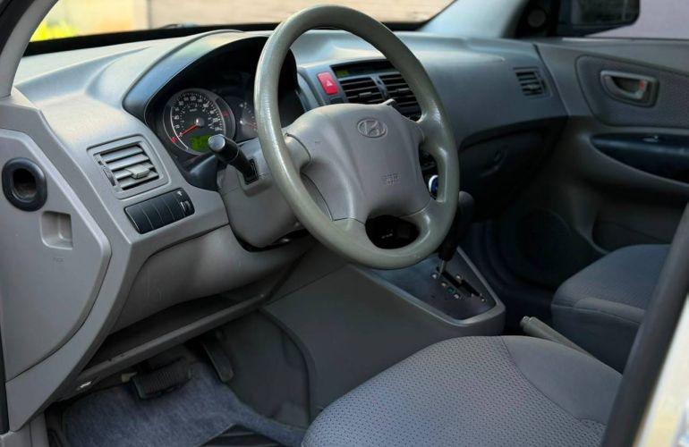 Hyundai Tucson 2.0 GL 2WD 16v - Foto #9