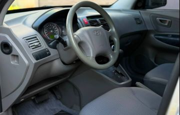 Hyundai Tucson 2.0 GL 2WD 16v - Foto #9