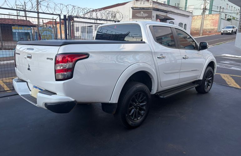 Mitsubishi L200 Triton 2.4 16V Turbo Sport Hpe-s CD 4x4 - Foto #4