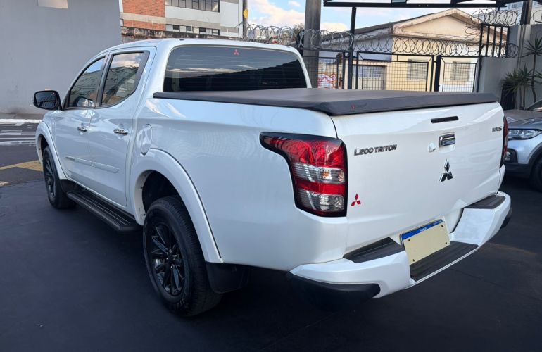 Mitsubishi L200 Triton 2.4 16V Turbo Sport Hpe-s CD 4x4 - Foto #5