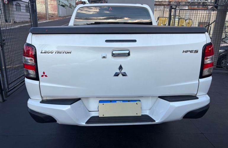 Mitsubishi L200 Triton 2.4 16V Turbo Sport Hpe-s CD 4x4 - Foto #6