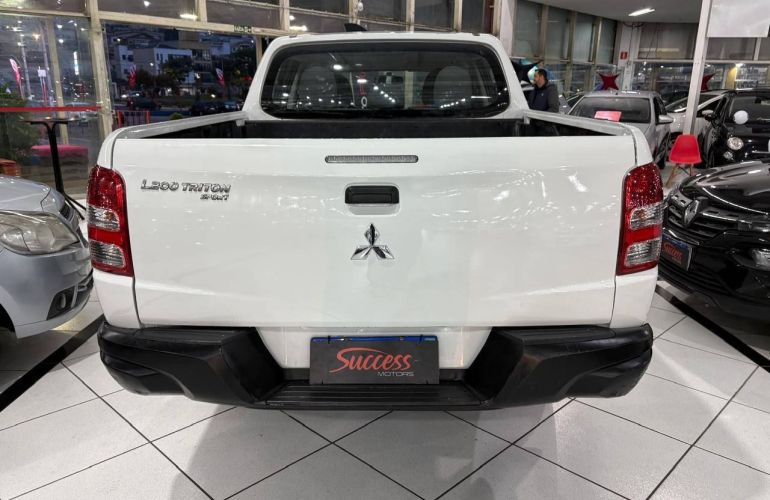 Mitsubishi L200 Triton 2.4 16V Turbo Sport GL CD 4x4 - Foto #5