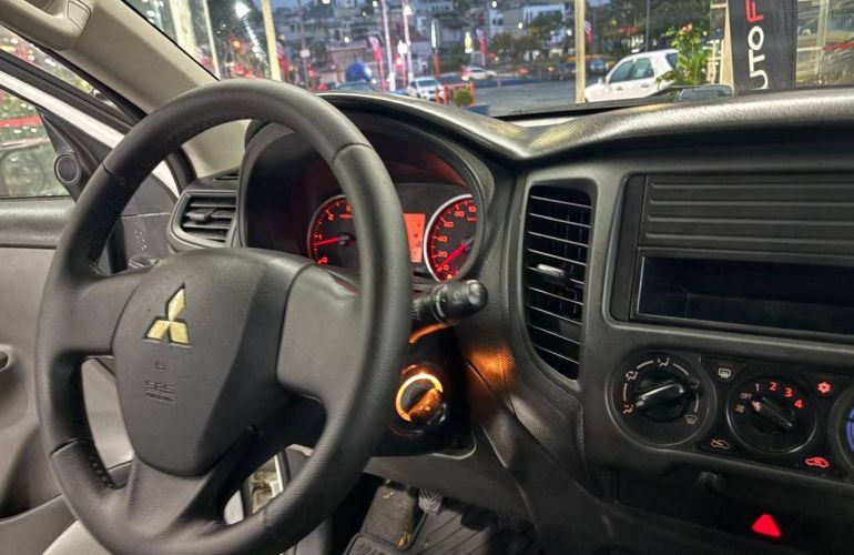 Mitsubishi L200 Triton 2.4 16V Turbo Sport GL CD 4x4 - Foto #9