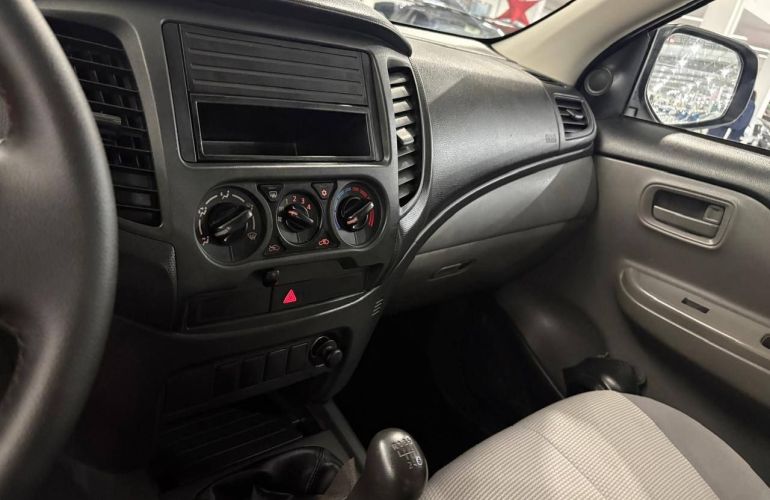 Mitsubishi L200 Triton 2.4 16V Turbo Sport GL CD 4x4 - Foto #10