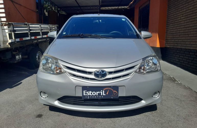 Toyota Etios 1.3 X 16v - Foto #2