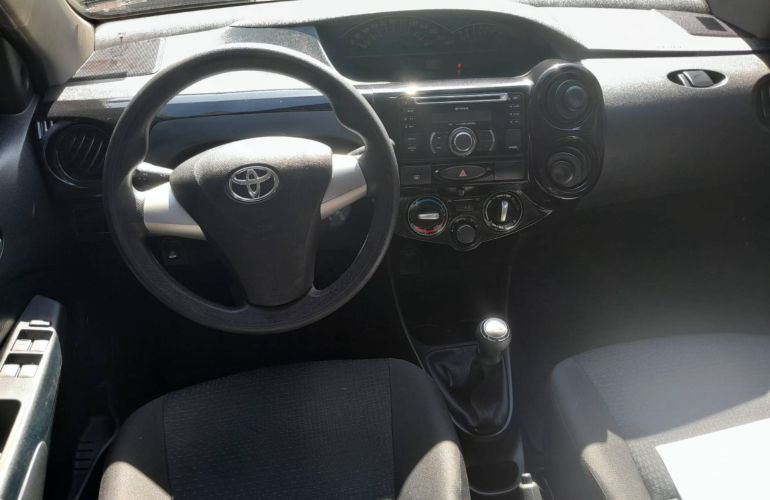 Toyota Etios 1.3 X 16v - Foto #3