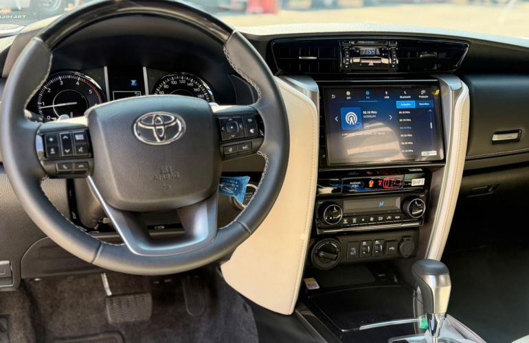 Toyota Hilux Sw4 2.8 D-4d Turbo Diamond 7l 4x4 - Foto #9